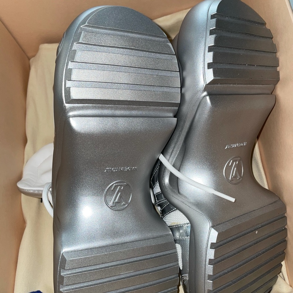 Louis Vuitton Archlight Sneaker - Picture 4 of 14